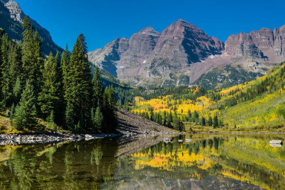 Autumn colors at the Maroon Bells near Aspen