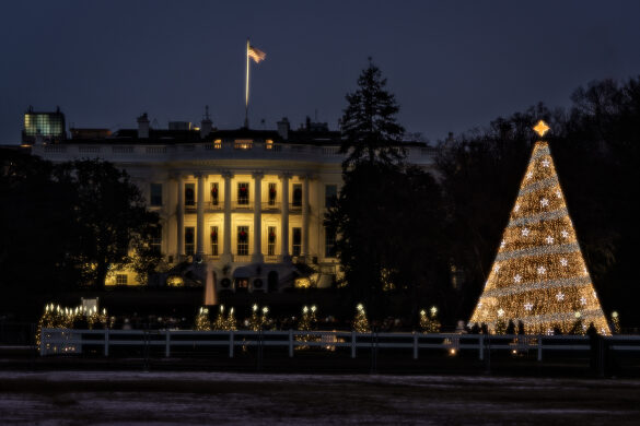 White House with National Christmas Tree