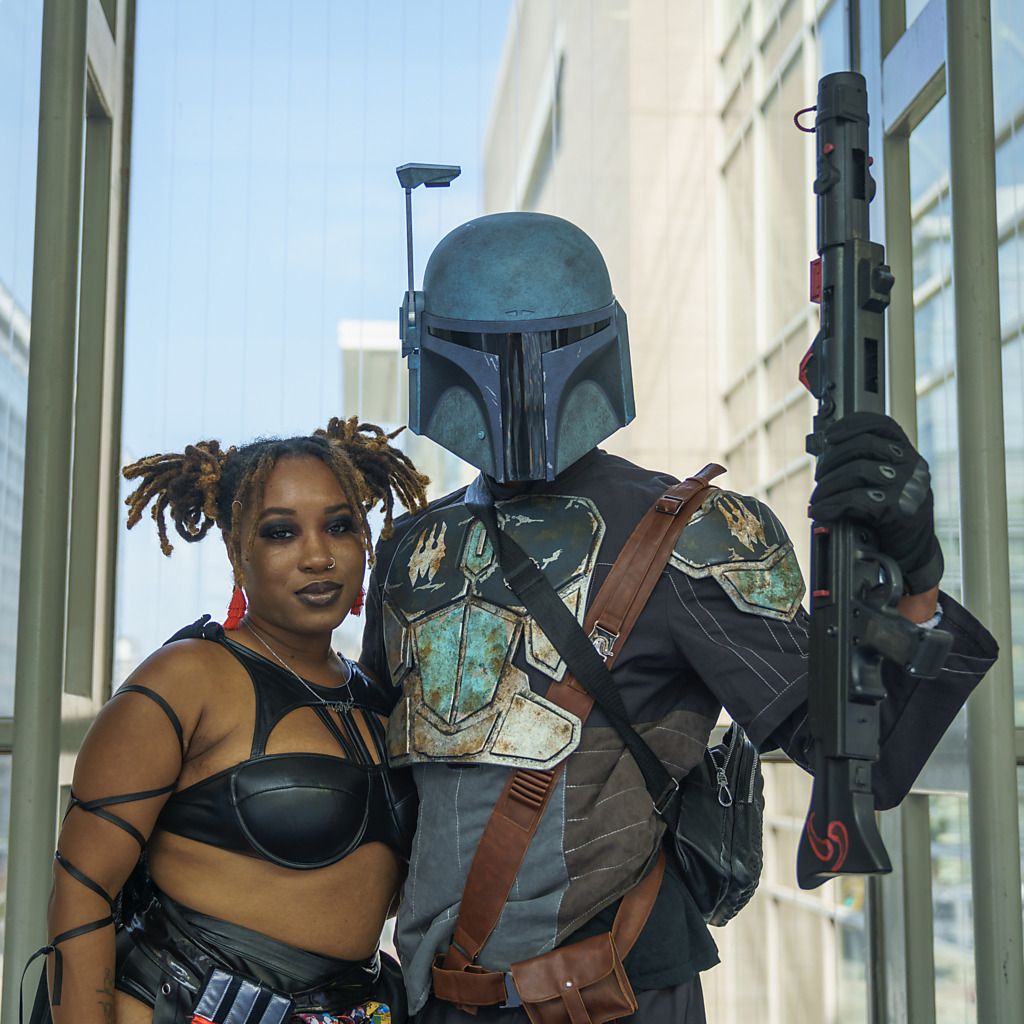 Mandalorian with Girlfriend at Otakon 2023